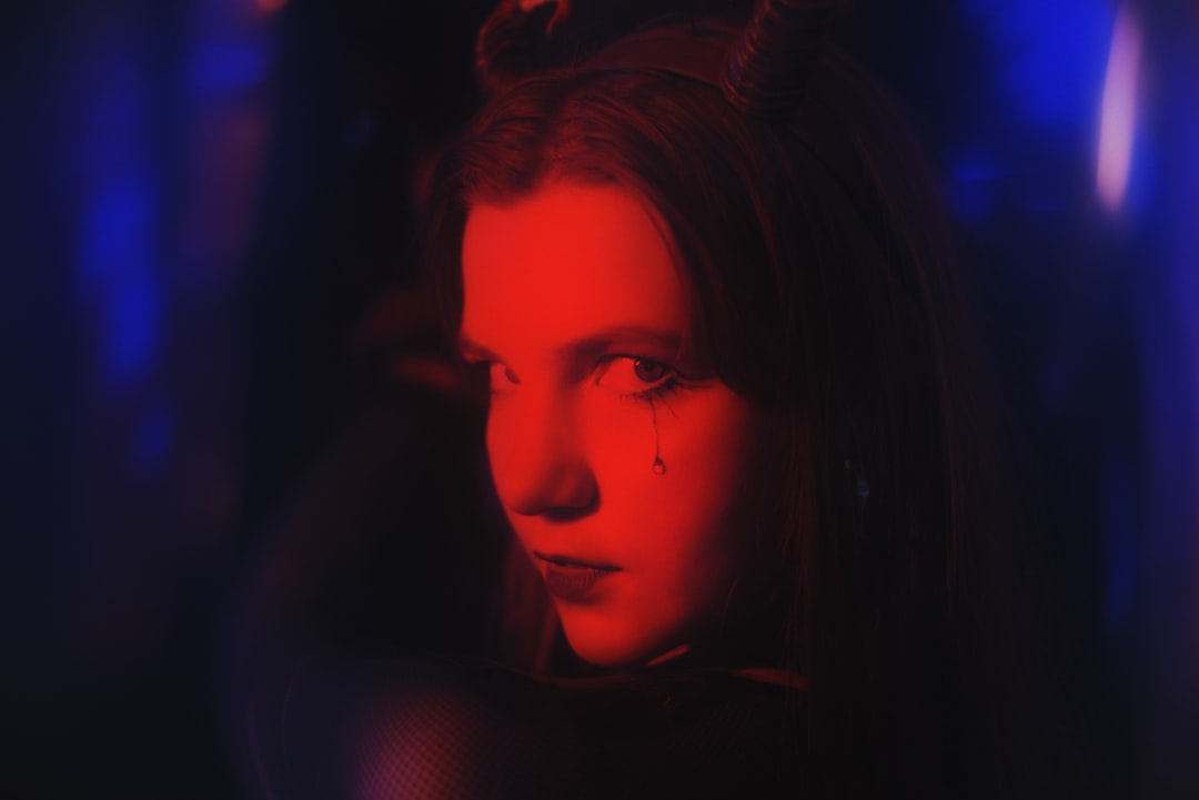 Le Démon dans le Rêve : Un Voyage aux Confins de l’Ombre et du Désir