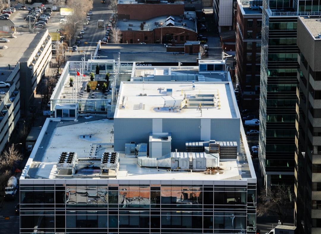 Le Toit : Archétypes, Désir et Langage du Rêve